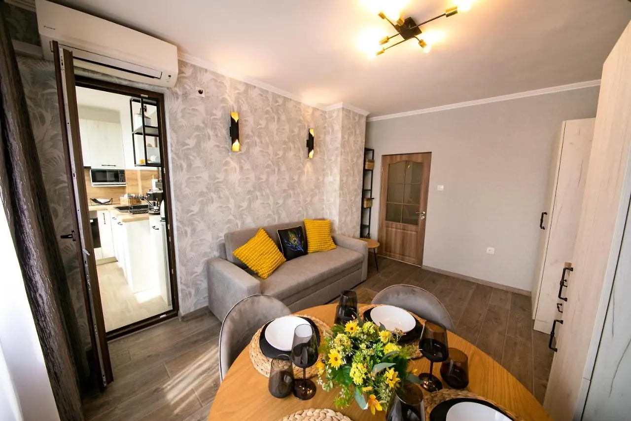 Cathedral Apartment Varna 0*,